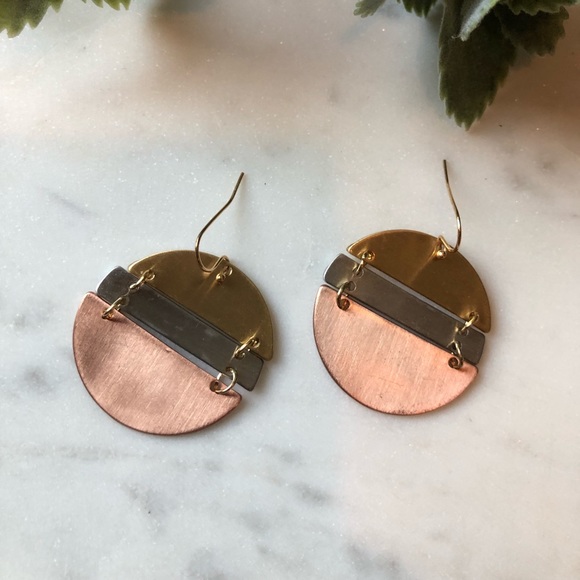 The Hudson - Triple Layered Earrings - Picture 4 of 6